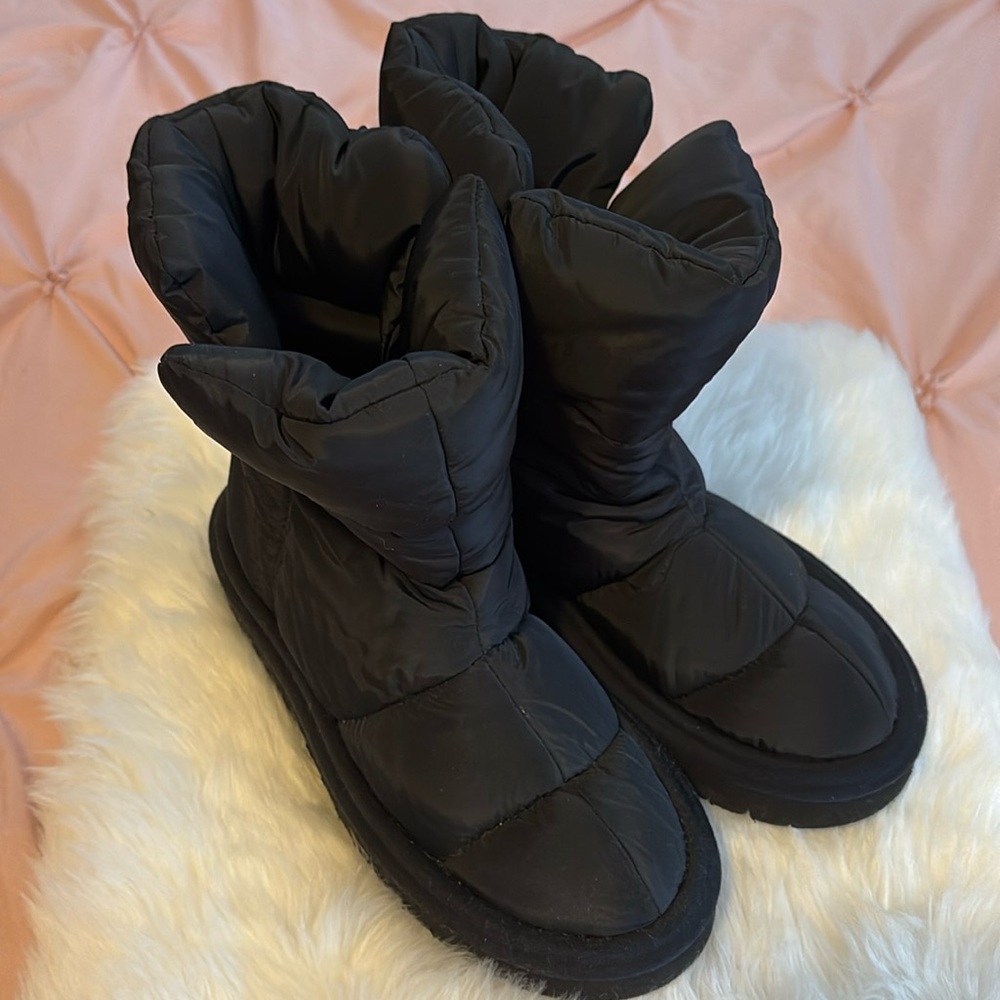 Zara winter boots, slip on